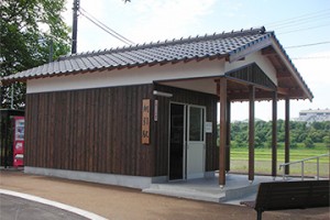 綱引駅